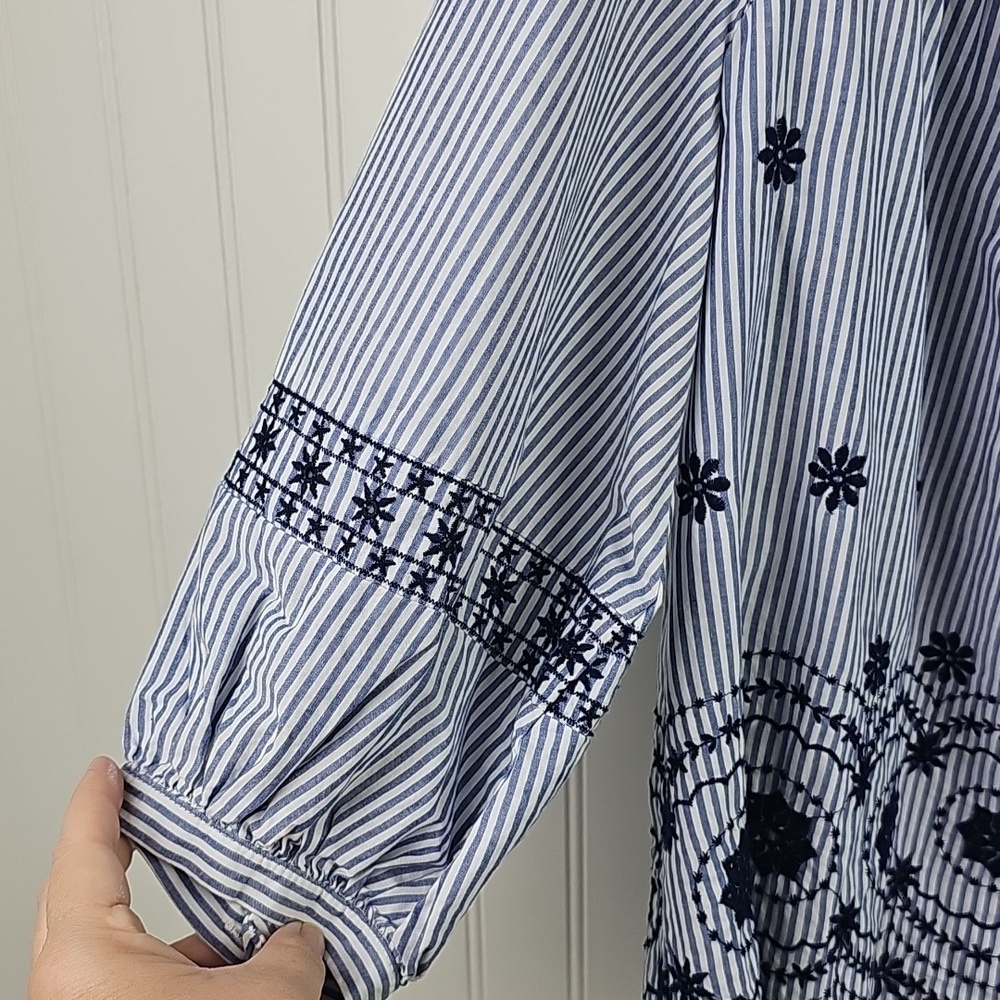 Crown & Ivy Curvy Embroidered Blouse 1X - Picture 5 of 9